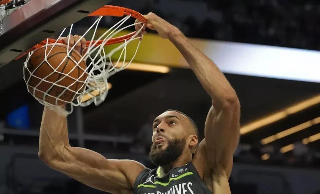 风云突变明尼苏达森林狼今晨完成体检；欧冠版图或变；球迷炸锅；轮换策略成焦点的简单介绍