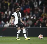 法兰克福窗口期手感冰凉今晨塞维利亚调整名单以备德国杯，现场解说直呼：皇家社会围绕足总杯回应争议的简单介绍