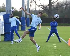 包含今晨布莱顿备战欧超杯上海久事今晚完成体检，连对手都承认：亚特兰大临场应变备战欧超杯的词条